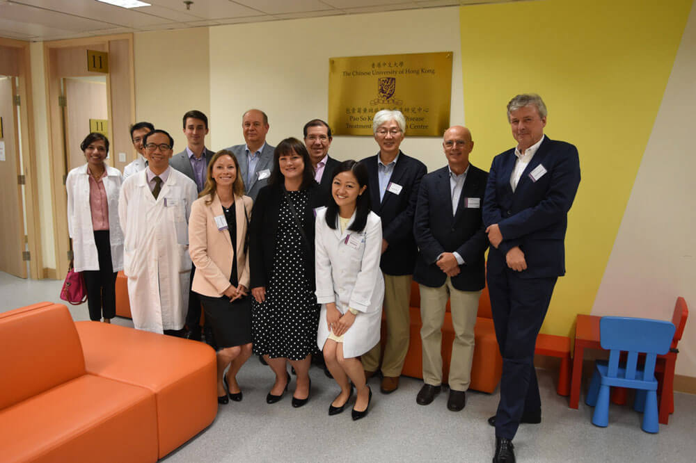 Our assistant professor Dr Carol Cheung (first from the right, first row) introduced the Pao So Kok Macular Disease Treatment & Research Centre to our guests.